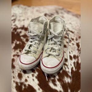 Kids Converse. Size 2.
